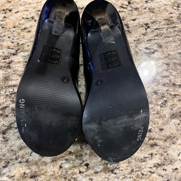 Black heels - Picture 3 of 3